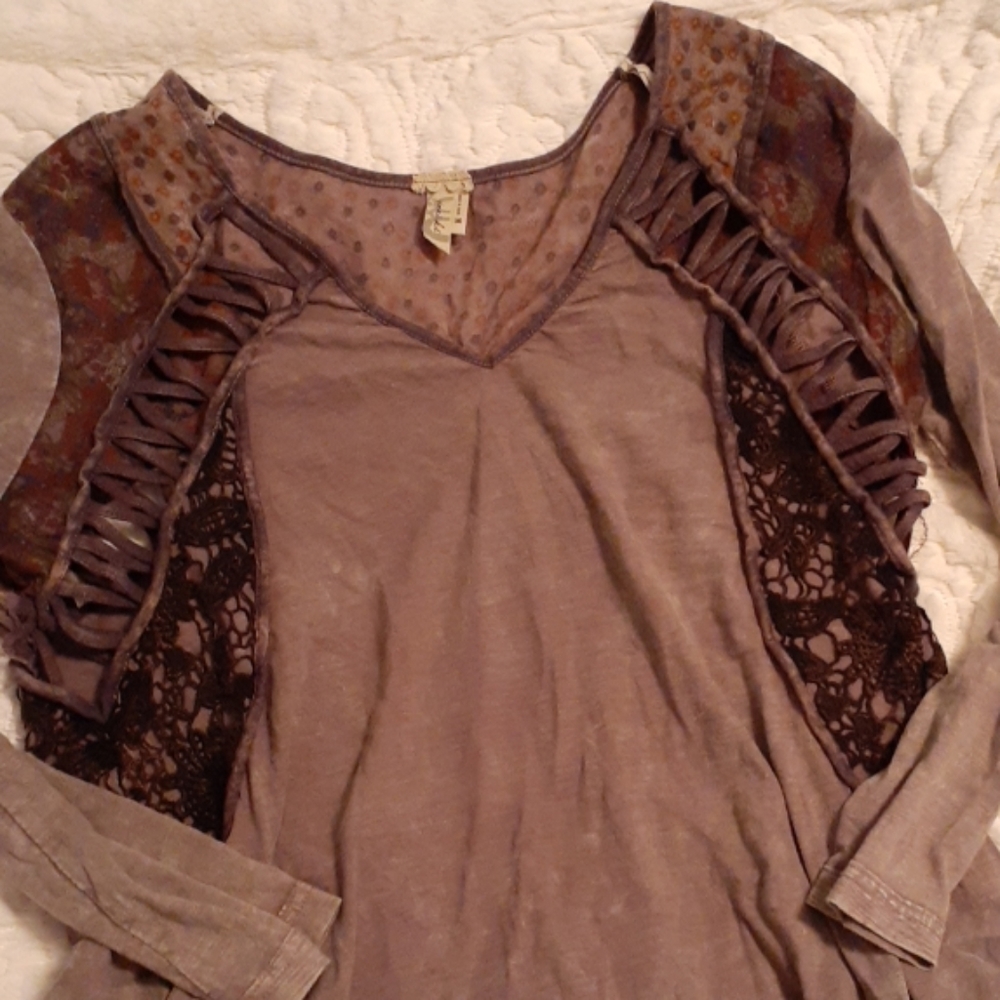 Womens Long- Sleeve Top